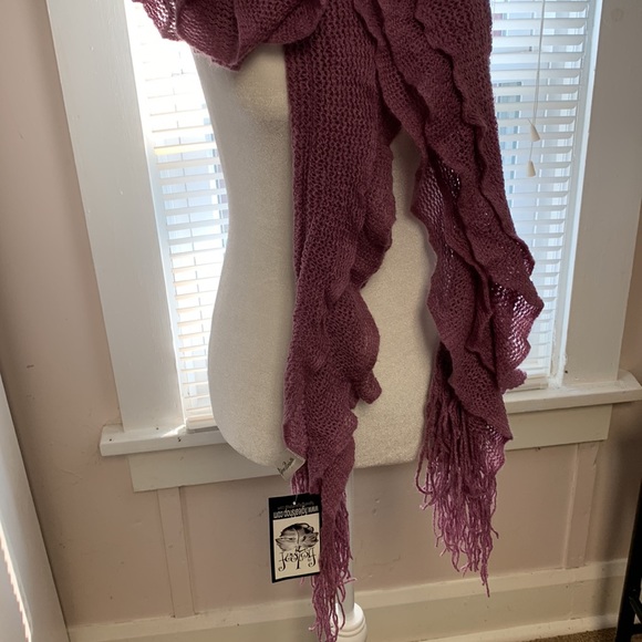 Bijou Brigitte Lavender Ruffle scarf. NWT - Picture 4 of 7